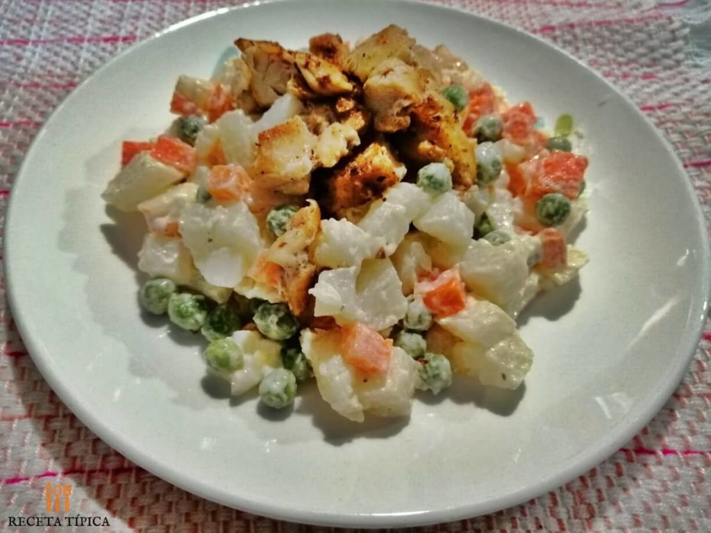 Vegetable and chicken salad