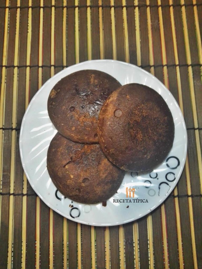 Dish with cuca cookies